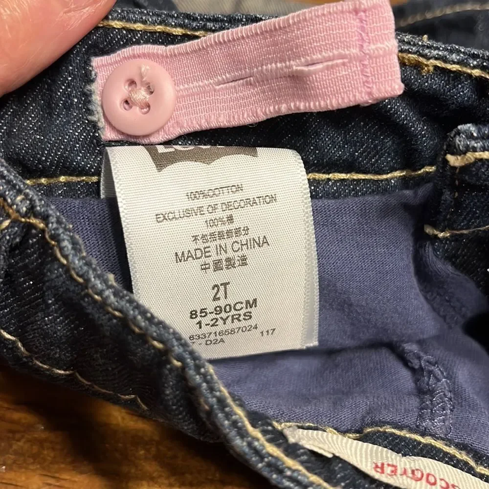 Levis size 2t